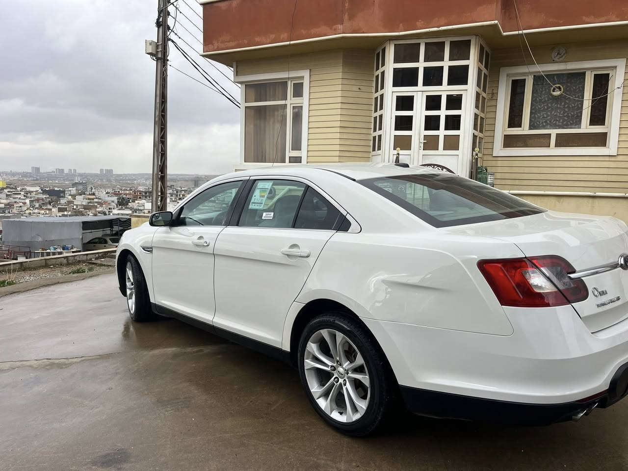 السلام عليكم ورحمة الله فورد تورس موديل 12 خليجي بدون صبغ كلين حته دعاميه بشرط. كير مكينه بل كارتون بدون ربع مصرف سنويه كله جديد وكال تحويل خادم 
صدر خلفي امامي ربع ما بيه  بشرط 
سونر موجود ماشيه 160 
مكان السياره سليمانيه 
السعر 112  ما متوجت عل نت 
***********
***********
