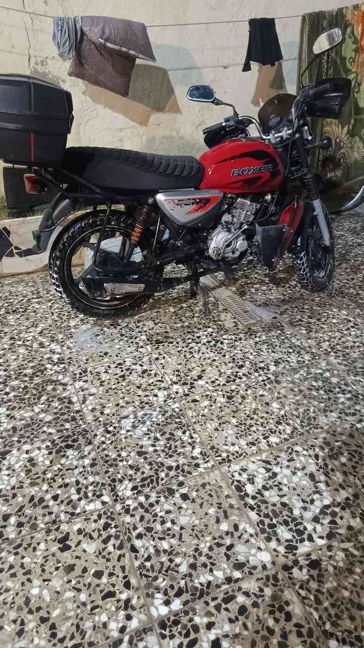 السلام عليكم دراجه بوكسر اربعه قير جديده كرتونه 21 21 اوراق دراجه جديده كلش جير محرك مقفول بس السل ما يشتغل امانه الله كهربائيات كلها شغاله مكان بغداد مدينه الصدر*********** بس واتساب خادم للشراي سعرها 750 وبيها مجال قليل
