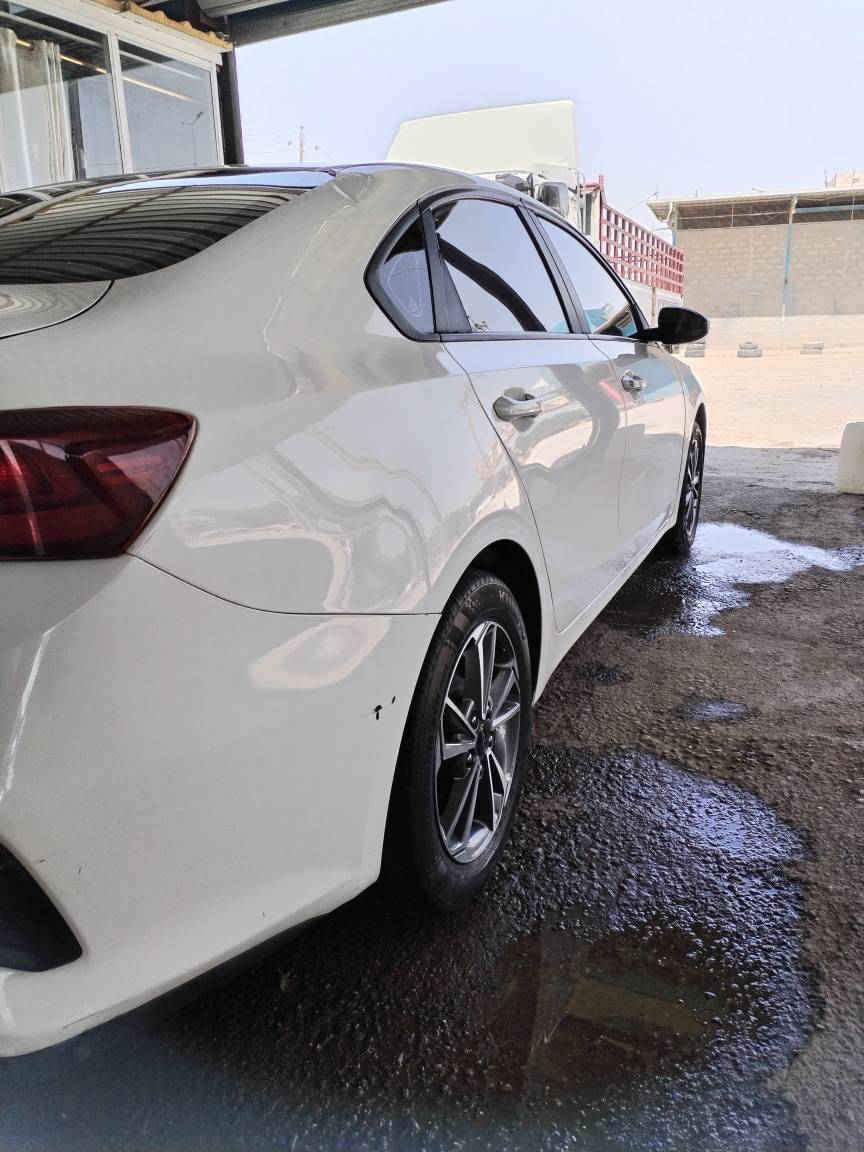 سيراتو 2020 خليجي 
محرك 1600 رقم اربيل دولي سنويه جديده 
وكاله وتحويل شرط 
جاهزه من كلشي وضع شركه برغي ممفتوح بيها ماشيه 60  
مواصفات نص 
داخل لونين 
دوشمه كامله ارضيه جلد اصلي 
اسبير مانازل 
بيها صبغ جاملغ خلفي وبلباب مالت السايق 
وبقبق الجنطه 
والباقي كفاله 
مكاني النجف الاشرف
***********
*********** النجف, العراق
