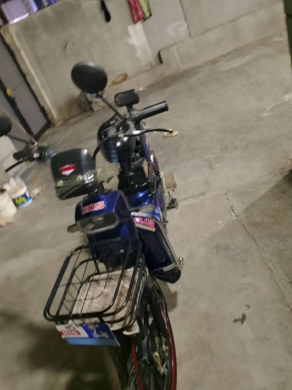 السلام عليكم باسكل شحن للبيع٥ بطاريات نظيف كهربائيه شغاله سعر٣٢٥بي مجال رقم الهاتف ***********
