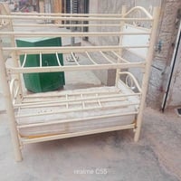 سرير • تواصل خاص • غرفة نوم