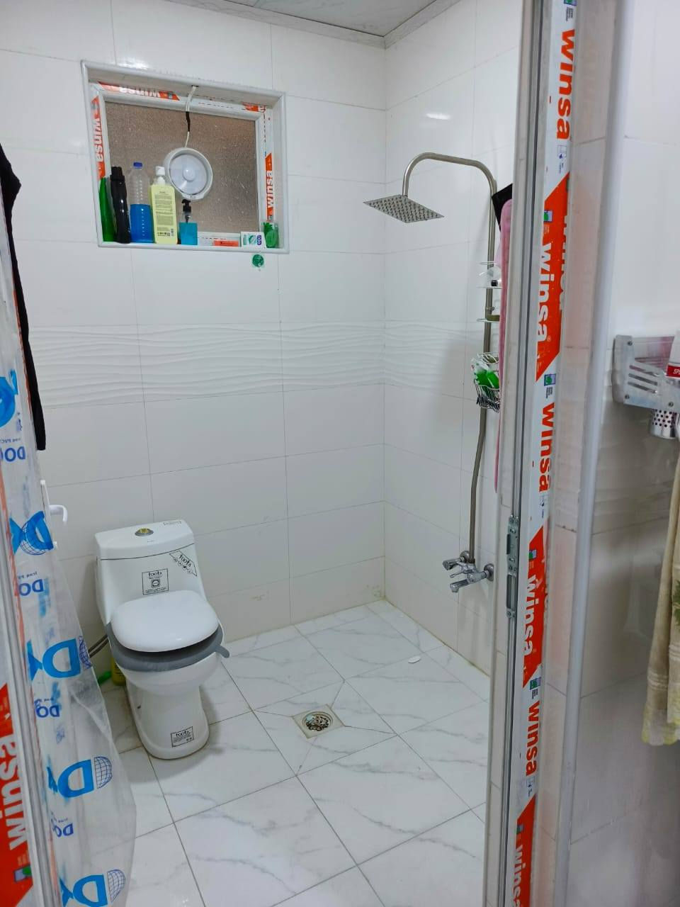 دار للبيع في حي القادسية الثانية 100 م واجهة 5 م بناء حديث زيرو 4 غرف نوم هول مشتملات شارع صب الجهة المقابلة لشربت زبيب طه  .
***********
***********
