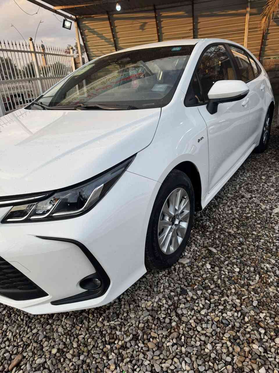 السلام وعليكم عندي كورله هايبرد 2024رقم بغداد كفاله عامه ماشيه حقيقي 17 السيارة مدوشمه الارضيه اي نقص مابيها السعر 142ورقه رقم التلفون ***********والسونر وياها
