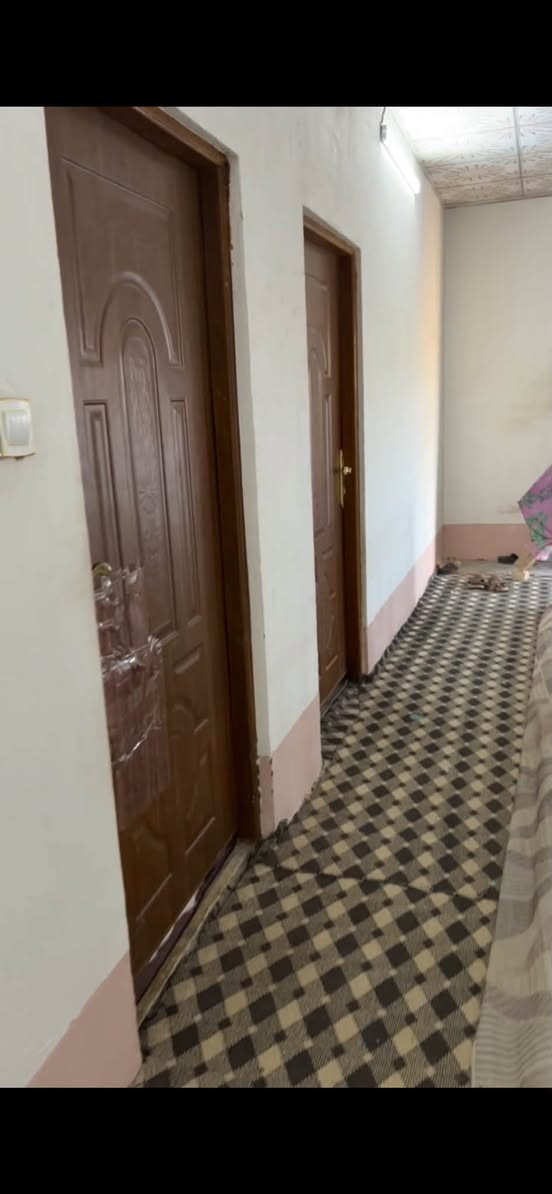 السلام عليكم عقار +عرصه مقابيله البيت للبيع
العنوان شارع المطار الجديد شارع مثلجات سنبله مجاور اسواق فدك 
الدار للبيع مساحه 300 متر)

+عرصه مقابيل البيت مساحه 200 متر 

ملاحضه البيت ينباع وحده العرصه متنباع وحدها او العرصه والدار سوه ينباعن 

البيت طابقين يحتوي على 5غرف 
4غرف مساحتهن 4ونص4x
والغرفه الخامسه 6x4 +حمام داخل الغرفه 
ساحه خلف البيت 50متر 
إبي ماي واصل الباب البيت 
كهرباء اسلاك محوله واصله للباب 
بناء جيري السقف عكاده الطابق الثاني عكاده فرمستون 
الدار مرقمه مشموله بطابو 
سعر الدار 65
سعر العرصه 20 
قابل للمفاوضه 
واتساب ***********
