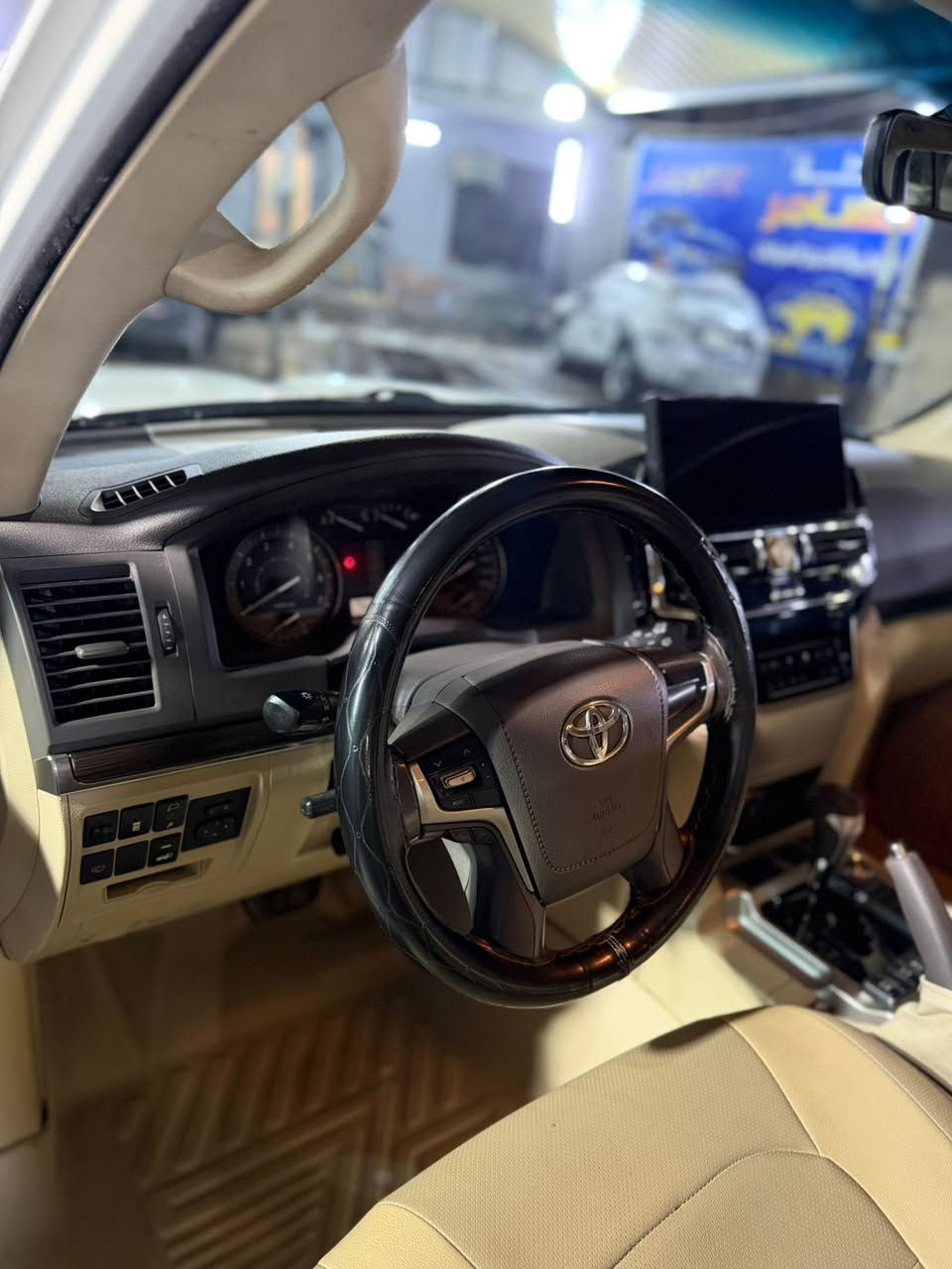 السلام عليكم اخوان لاندكروز 2019 خليجي ساس فطيم 6 سلندر ماشيه 80 الف سيارة جديدة ولووك ومكفوله كفالة عامة ضمان الشركة والسياره شاشه كامرات 4 360 بصمة وفتحة وفول رقم اربيل والسياره بسمي ورقم وسنويه وهزه كلة جديد مكاني البنوك والسعر 55الف وبيه مجال بسيط للاتصال  ***********
