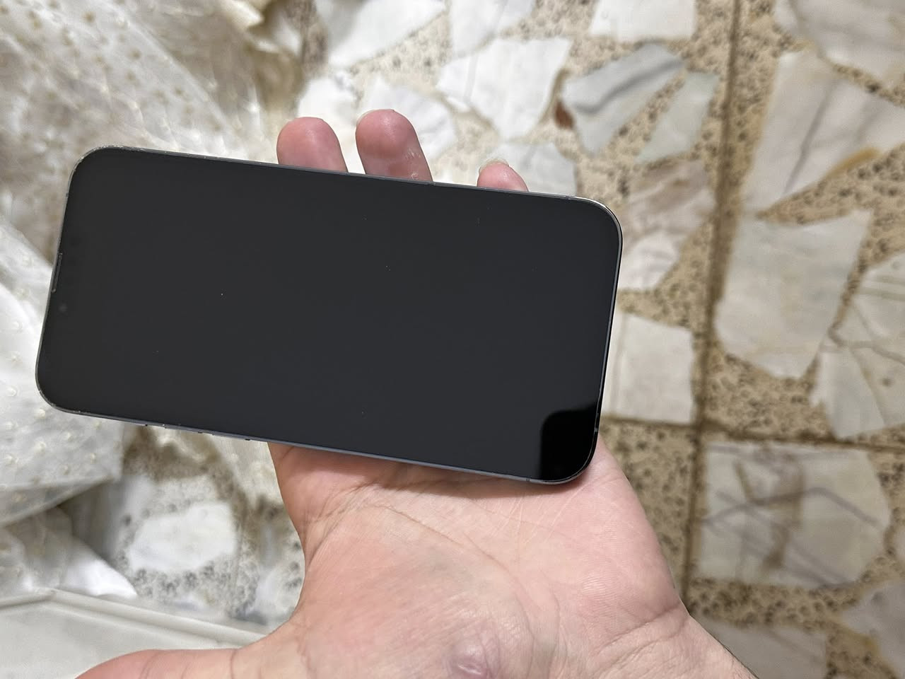 السلام عليكم 🫡 
عندي ايفون 13 برو ماكس لون بحري  

ذاكره 256 وبطاريه 90مكفول بس مو وتر  

مكاني بغداد الشعب  …. 

640 الف وبي مجال بسيط 
شراي يتصل وموجود واتس هم 
***********
