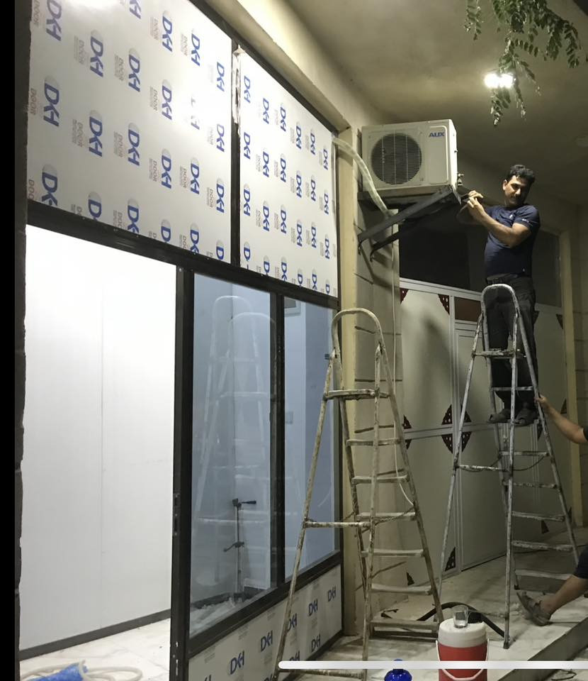 للبيع واجهة محل المنيوم كاملة جام مع باب  ١٥٠ الف
ابعادها 
٣٢٠ ارتفاع
٢٧٠  عرض
***********
