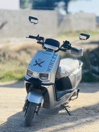 للبيع ملف 2000 بطاريات 6 باقي التفاصيل07739499489