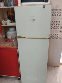 ثلاجة • نظيفه • ماطور عطلان