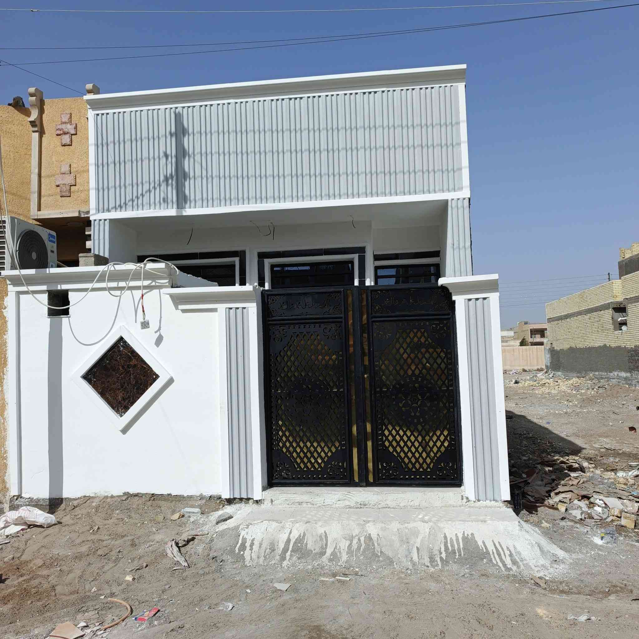 السلام عليكم بيت ١٠٠ متر للبيع بناء جديد تسليم مفتاح خلال اسبوع موقع بالقيس خلف مدرسة او روضه بالقيس قريب على شارع العام للتواصل‏‪***********‬‏ بي واتساب
