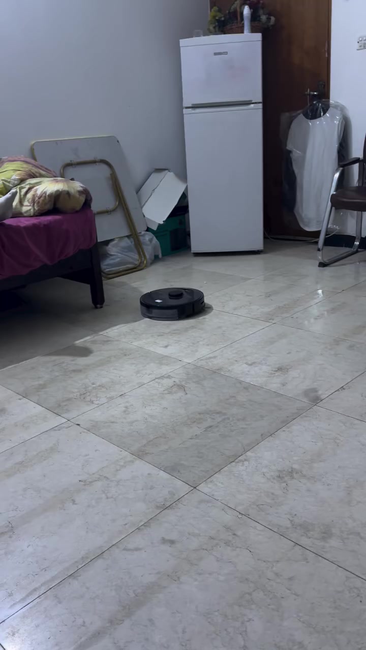 السلام عليكم روبوت من شركة روبو عراق جهاز نيضف يمسح ويكنس ويشتغل من الموبايل حته ونته طالع خارج البيت سعره 150الف الشراي يخابرني ***********رقمي
