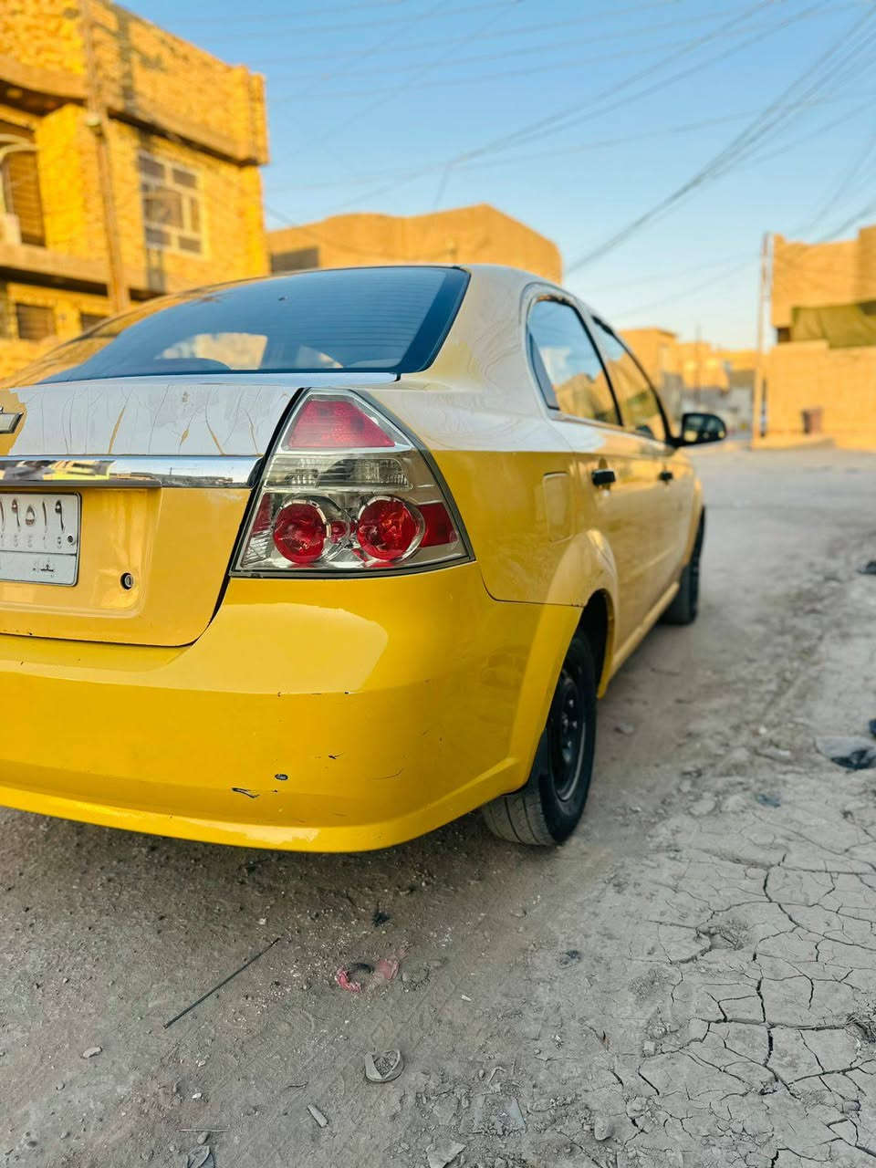 السلام عليكم 
افيو 2010 مكفوله من الضربه القويه
بيه فقط باب مبدله 
كير ومكينه كفاله جدد 
التبريد شغال 
حداديه جديده 
تخم تايرات 
السياره جاهزه من كلشي كهربائيات كله شغاله السعر 45 وبيه مجال 
المكان / بابل 
تصال / ***********
