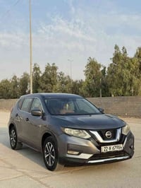 للبيع نيسان روج موديل 2020 لون رمادي داخل السياره جلد  السيارة كلين تا...