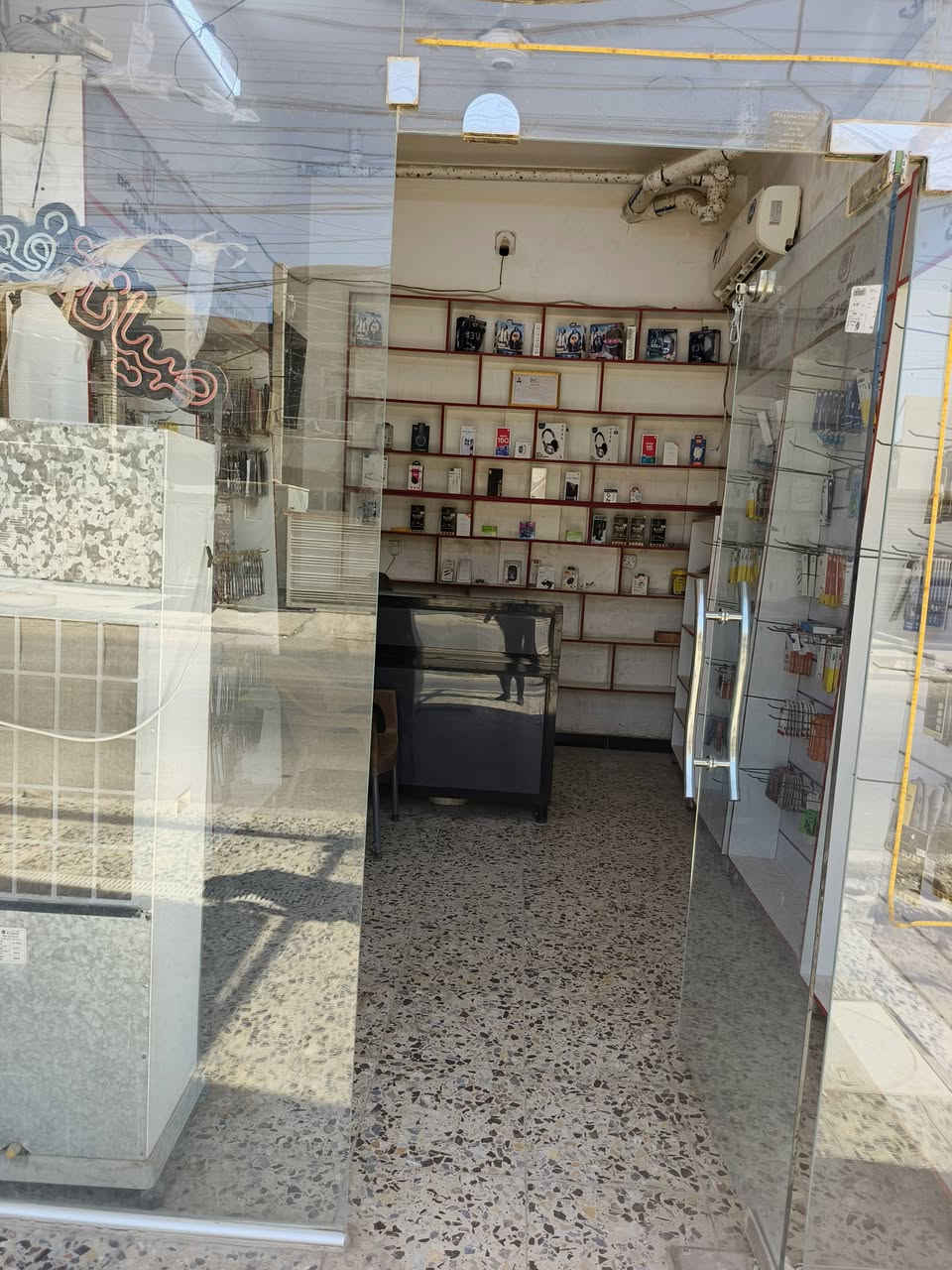 السلام عليكم
محل موبايلات كامل للبيع
التفاصيل بالصور
الموقع الرئاسة شارع 20
للتواصل:***********
