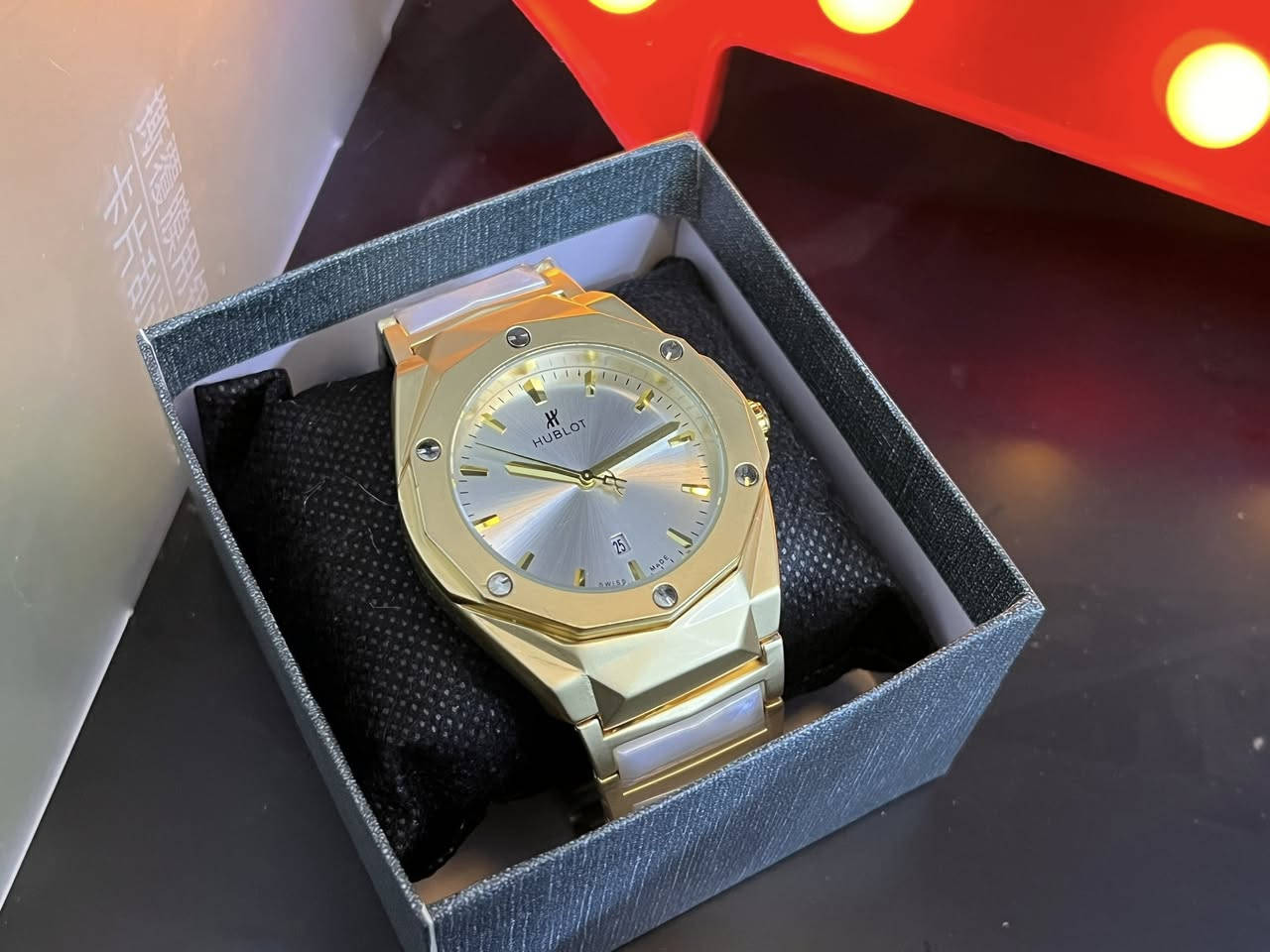 القطعة على 25 مع التوصيل 

تومي - هوبلوت - وليفس - فوكسبوكس - كارين


**إذا كنت صاحب هذا الإعلان وتريد حذفه لأي سبب، رجاءا أرسل رسالة إلى الدعم الفني**