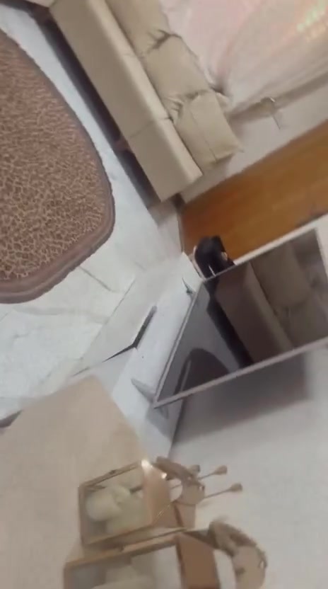 سلام عليكم غراض بيت للبيع لغرض الشيله.      كورنر3متر امريكي نظيف جداً استخدام قليل سعره 450وبي مجال بسيط. كاونتر 4متر مع السنك مرمر كوارتز داخل المنيوم وخارج HDFسعره مليون و150وبي مجال بسيط
كرسي اطفال استخدام قليل سعره25
غرفه نفر مثل ما موضح بالفديو كلش جديده اي عيب مابيها سعرها450وبيها مجال بسيط 
غرفه نوم نفرين مثل ما موضح بالفديو 8قطع جديده جدا استخدام قليل اي عيب مابيها سعرها800بيها مجال بسيط 
سرير اطفال ماخذته من بيت النونو ب180الف ابيعه ب75وبي مجال 
الاسعار بيها مجال بسيط والله شاهد. مستخدمه قليل ونظيفه مكاني بغداد التاجيات قرب الكاظميه للتواصل خاص وهذا رقم تلفون ***********

