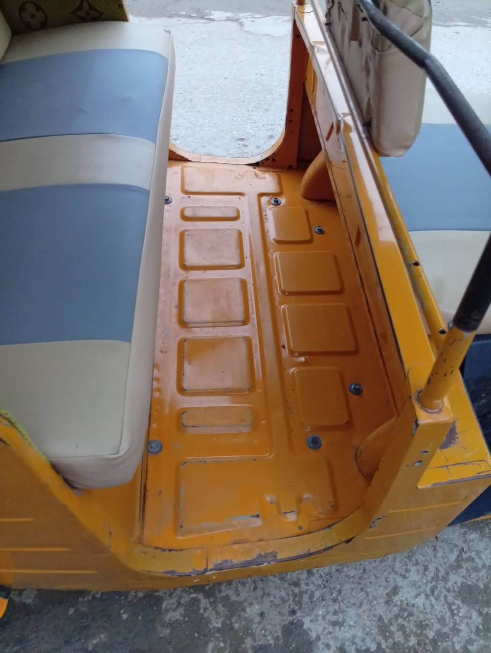 اسلام عليكم شباب تكتك للبيع موديل 20 اوراق تكتك كفاله من الصبغ مكينه مكفوله من  التنقيص والتبخير مجفت بوش وبستم شركة تكتك خير من الله جادر جديد دوشمه جديده مسجل تخم تاير جديد باتري جديد تكتك ابلاديه لا خياس ولا تعمير السعر 5 وبيها مجال لشراي يتصل هذا رقمي *********** مكاني واسط العزيزيه
