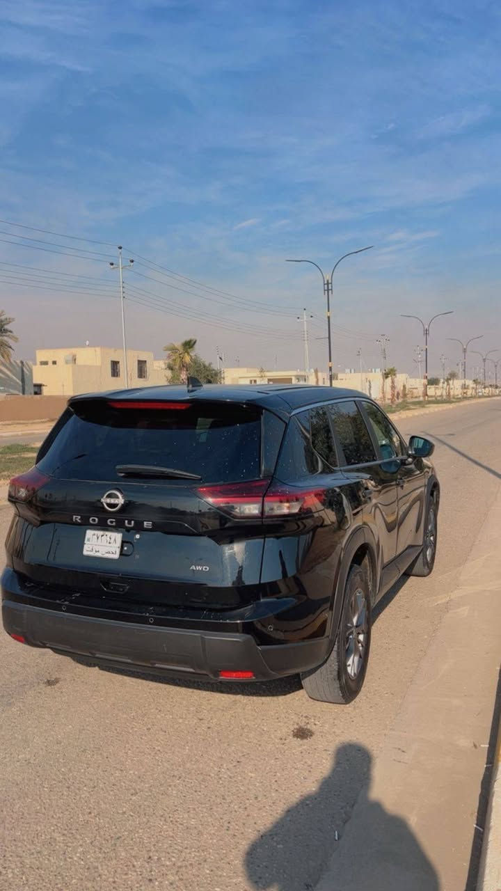 السلام عليكم للبيع نيسان روج  موديل 2024
المواصفات فول ما عدا الفتحه 
رادارات امامي خلفي جانبي
حساس امامي خلفي 
توقف ذاتي 
قياده ذاتيه 
سلايت 
فور ويل 
هندبريك بصمه 
تشغيل بصمه
كفاله كير محرك صدر 
ماشيه 35 ميل
حادثها قطعه وحده بس البنيد 
السعر 195$ وبيها مجال ويرهم اذا مقدمه 100$ والباقي 3$ بل شهر مكان السياره بيجي
الاستفسار 
***********
