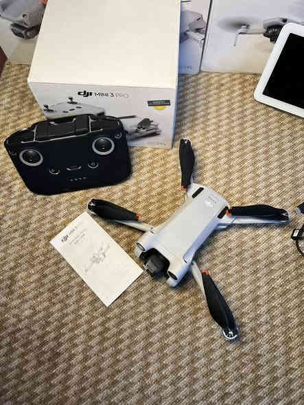 Dji mini 3 pro سنكل 
قطعه فول نضافه بطاريه وحده جوستك عادي مكاني مدينه الصدر توصيل موجود فقط بتحويل عربون لمعرفه السعر والتفاصيل *********** ومن تراسلني حدد الموديل الي تريده مو تدزلي بس الدرون بيش يرحم رالديكم تحياتي للجميع
