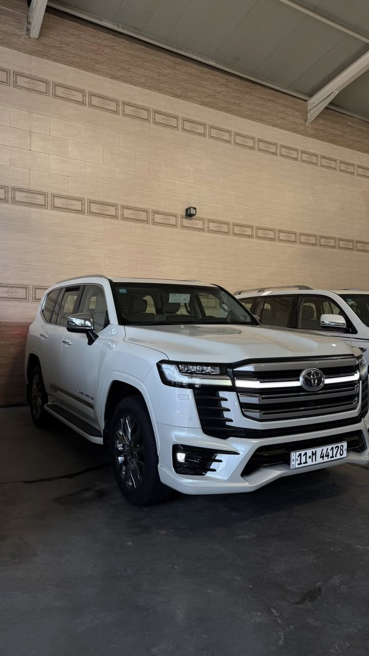 لاندكروز 2023 VX
ماشية 20 الف 

مغلفة كامله PPF

 ام الضمانSAS اصلية  

كشنات ذاكرة

كامرات 4 

كراسي خلفية كهرباء + تبريد 

كراسي امامية تدفئة تبريد +كهرباء 

شباك ليد اصلي 

لحاية اصلية مو شد 

شاشة جبيرة 

فتحة سقف بصمة 

تعديل مسار 

سماعات JBL

دشبول ديجيتل 

ماوس شغال بلادي 

سايد بريك دكمة

ستوب لايت 

ومعروفة مواصفات VX تجي فول 

السيارة مكفولة كفالة عامة ومغلفة 
وبعدها داخل ضمان شركة SAS 

السعر 71 الف وبيها مجال 

***********
