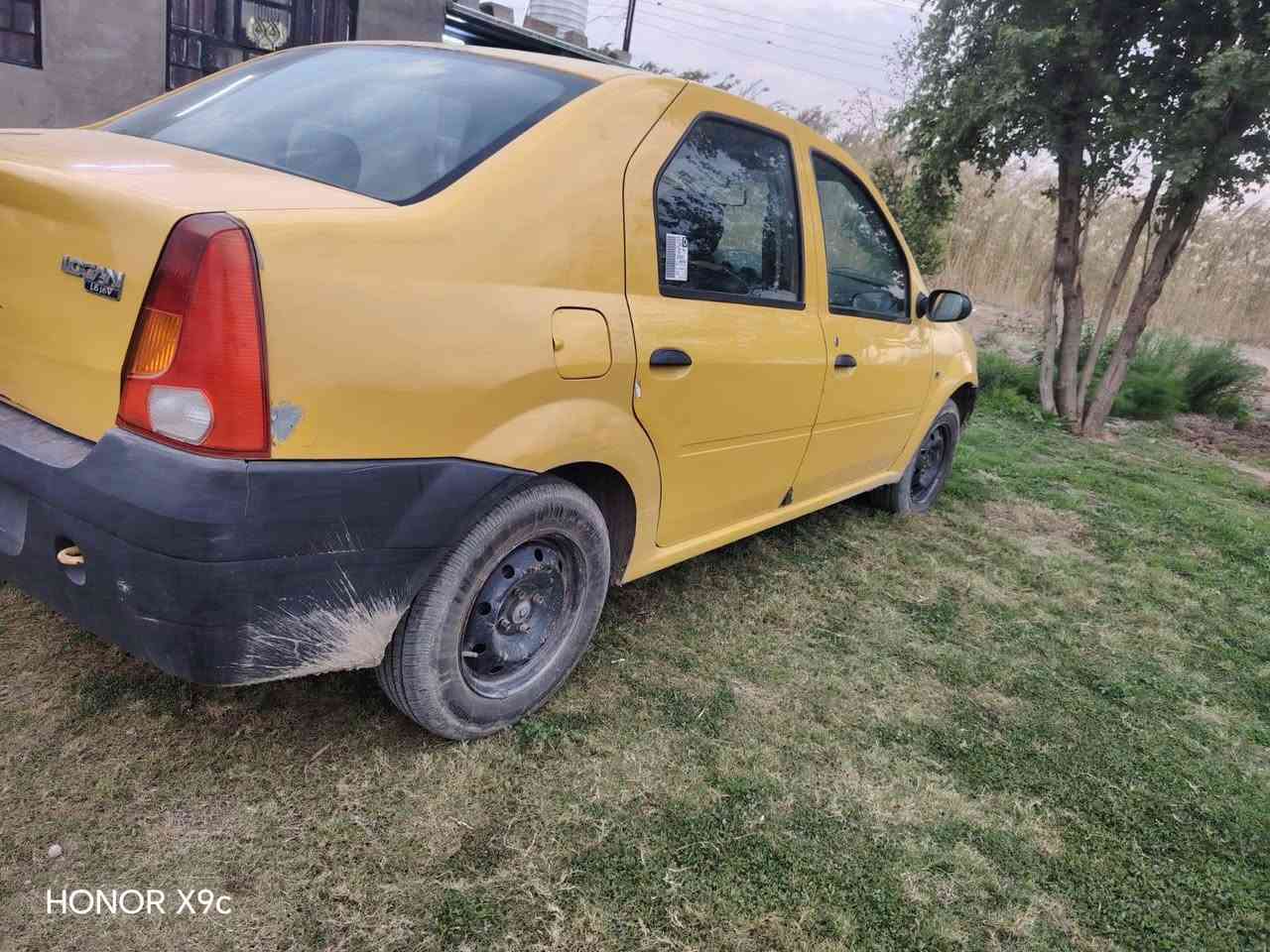 سلام عليكم سياره للبيع رينو لوكان موديل 2009
تخام تاير اجديد+دوشمة نضيفة 
سيارة مكفولة من كلشي سيارة جاهزة مابيها نقص 
بسمي سنويا تنتهي 29 سعر 42 وبيها مجال الاتصل على رقم الهاتف 📞***********
