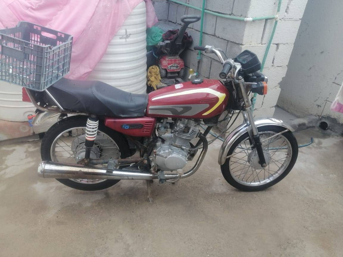 سلام عليكم دراجه ايراني نامه للبيع ع البلاد كله ابلاديه وحلوه ونضيفه موديل 18مكفوله كفاله عامه اوراق كامله ولبوريه ضعيفه مكينه سبانه ماحاط عليه ودراجه مال جناي نضيفه حلوه كلشي شغال بيها لايت كدام صطاب شغال عينه شغاله 
عنوان خور زبير رقم الهاتف ***********بي واتساب
