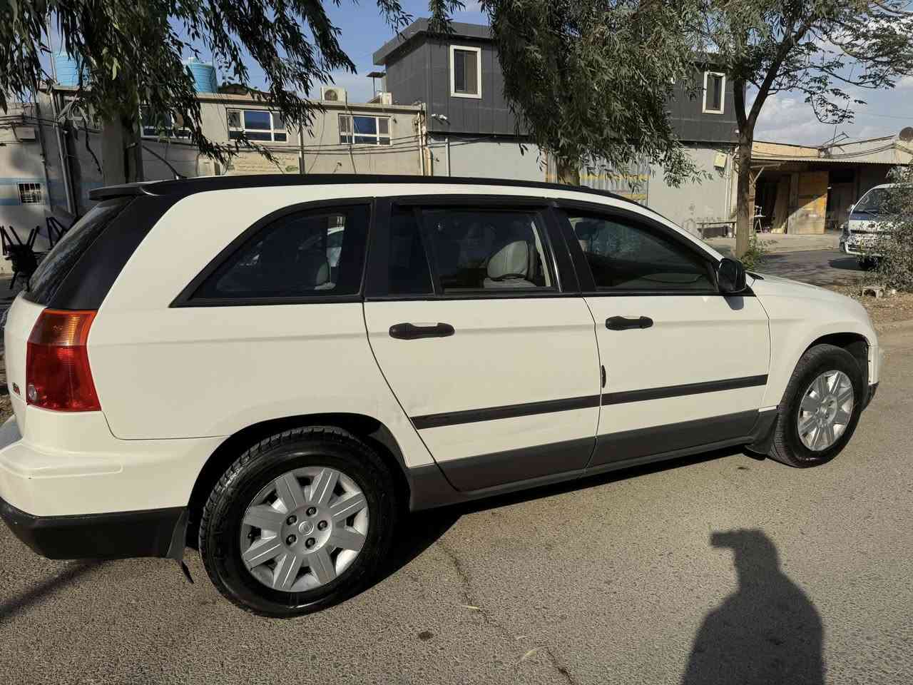 السلام عليكم ورحمة الله وبركاته      للبيع سيارة   كرايسلر باسيفيكا موديل 2008 بيضاء اللون   
المواصفات 
المحرك حجم 3800 / 6 سلندر بلادي وبشرط مامفتوح  والسيارة لايوجد فيها أي جزء منها مفتوح وبشرط الفحص بلادي من الصنع ويوجد صبغ قليل بدون تبديل  أي قطعة من السيارة  ولايحتاج صرف الف دينار عليها وبشرط فحص سياقة السيارة من البصرة الى زاخو وبعدها نتفق على السعر النهائي رجاء 
للتواصل على الرقم وعليه واتساب  
***********
