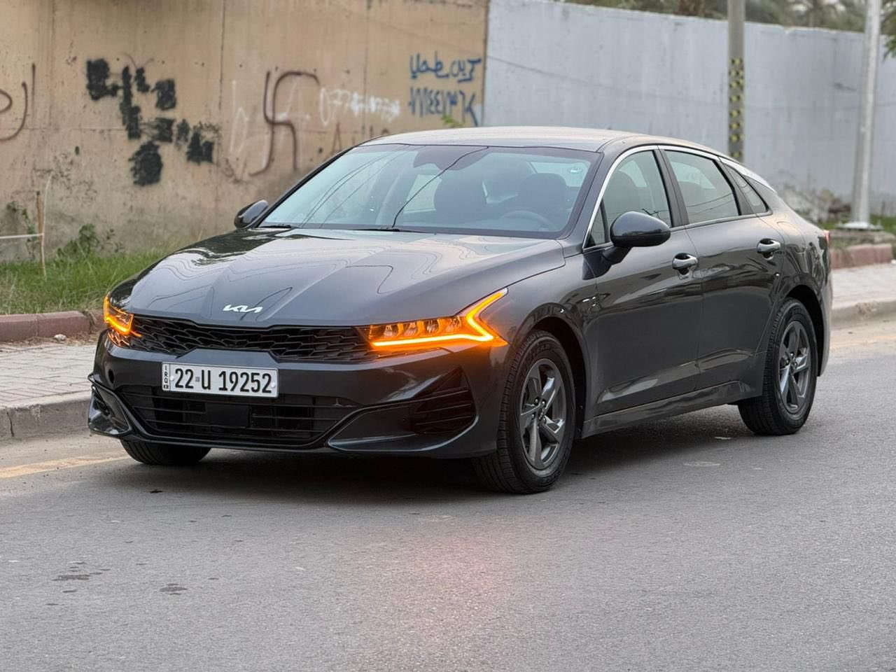 K5 موديل 2023

للبيع K5 وارد امريكي موديل 2023

حادث موضح بالصور 

شواصي لغود راديترات كلها مكفولة على وضع الشركة

محرك كير مكفول 

سعر 158 ورقة 

بصمة تشغيل وابواب بصمة وتشغيل عن بعد 

محرك 1600 تيربو 

رادار نقطة عمياء تحديد مسار توقف ذاتي

رقم اربيل الجديد فحص وهزة جديد 

مكان السيارة بغداد الكرخ قرب شارع مطار بغداد الدولي 

***********
