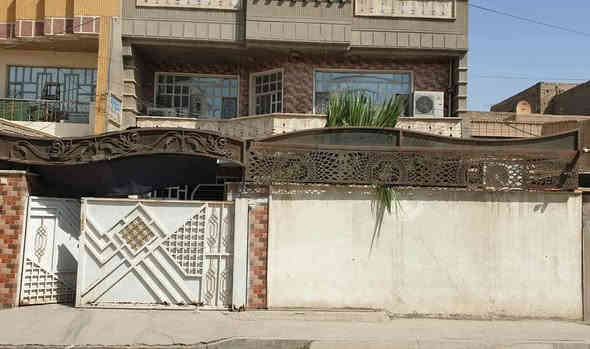 السلام عليكم  هو الله 

❌بيع مستعجل تم تنزيل السعر ❌

345  وبي مجال ❌

مساحه🏠 ١٥٠ متر  +٦٠  متر تشجير 🏠

طابو ملك صرف 

شارع    ١٥ 

واجهه  ١٠   
نزال   ١٥
٤  غرف نوم 
هول 
صاله كبيره
مطبخ 
٢  منور
٣  حمامات 
وحديقه وكراج  كبير
٢ سطح
✍واقع حال   ٢١٠  متر 

***********
 
   
العنوان  /الامين الثانيه نواب الظباط شارع المهداوي للسيارات
