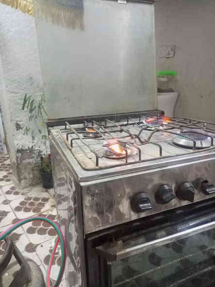 طباخ شغال شرط الفحص سعره30 بي مجال للشراي مكانه كريميه ***********
