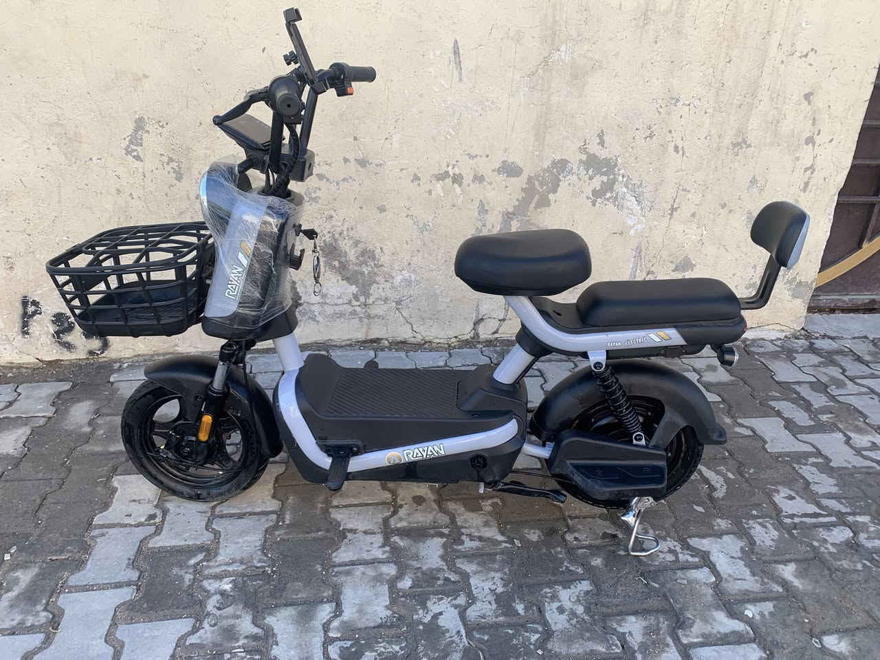 دراجه شحن ريان  حجم ١٤ السعر ٣٢٥جديده كلش
*********** مكانه حرية
