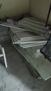 رفوف تركي جانبي كاملات مع ملحقات مع ميز كاشير مترين 07702080309