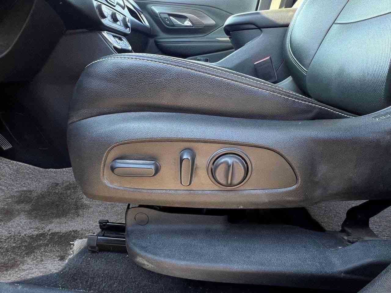 السلام عليكم جمسي تيران ٢٠٢٤ وارد أمريكي حادث فقط جنطه البلاد مصلحه سنويه ٢٠٣٠ تصقط رقم السياره نجف الرقم الجديد الاماني السياره (٤ سلندر تيربو حجم المحرك 1500) والمواصفات كامله من حساسات تحكم استيرن ايمن يسار والى اخرهي ماعده الفتحه السعر (٢٠٢٠ورقه) وبيها مجال قليل السياره ماشيه (٢٤ ميل )اليحب الاتصال على الرقم    (***********)
