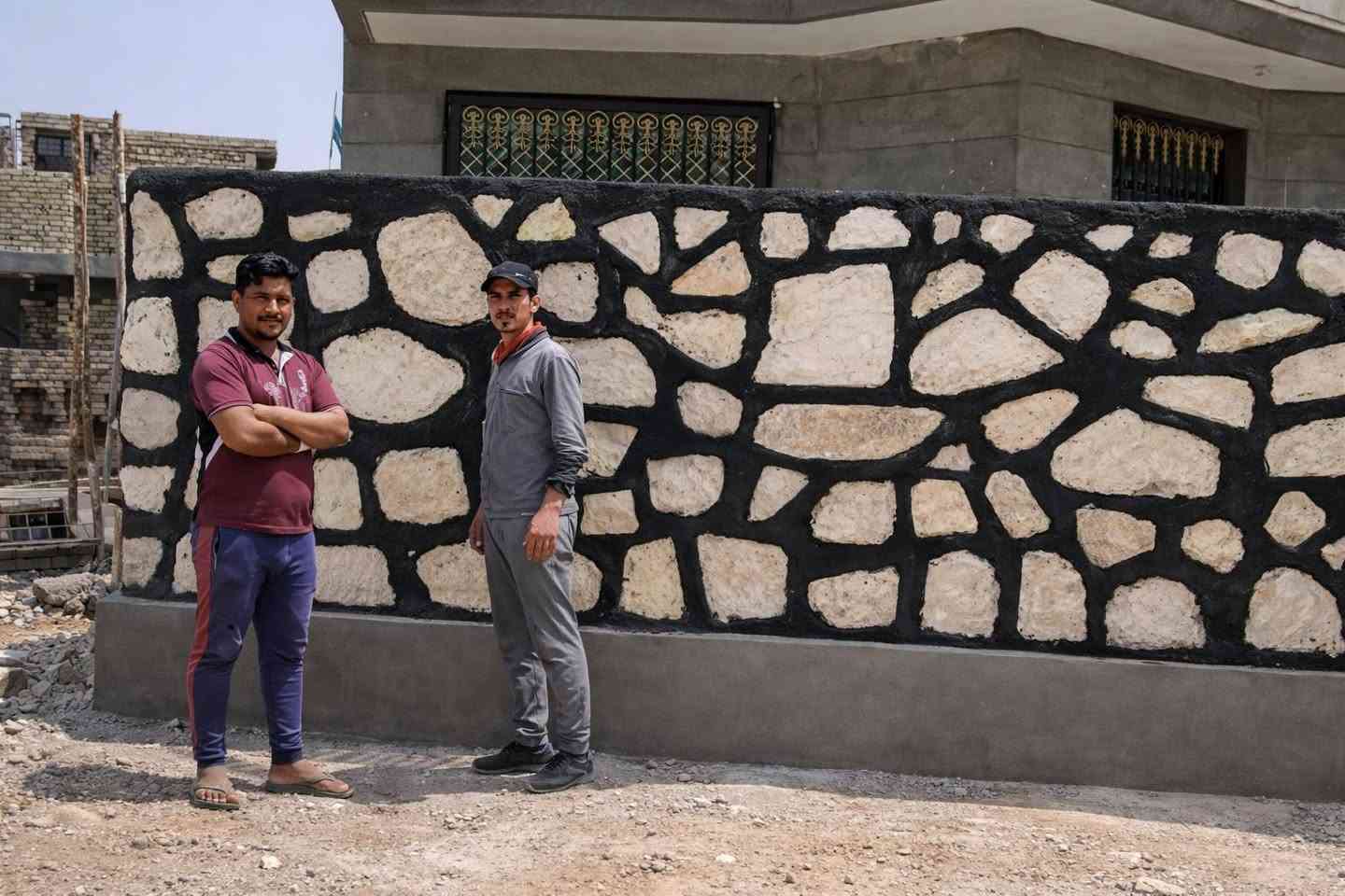 🧱 أبو أمير لبناء الحجر 🧱
"تريد شغل حجر مضبوط؟ لا تتعب روحك… الحل يمنا!"
بناء الحجر كرسته وعمل
شغل نظيف + ضبط ميزان + متانة تعيش سنين
🔥 نخدمكم في: بغداد – كربلاء – بابل
لا يغرك السعر الرخيص… خلك ويا الشغل الصح
وإحنا نضمن لك الجودة من أول حجر لآخر حجر
📞 ***********
📞 0782942462
