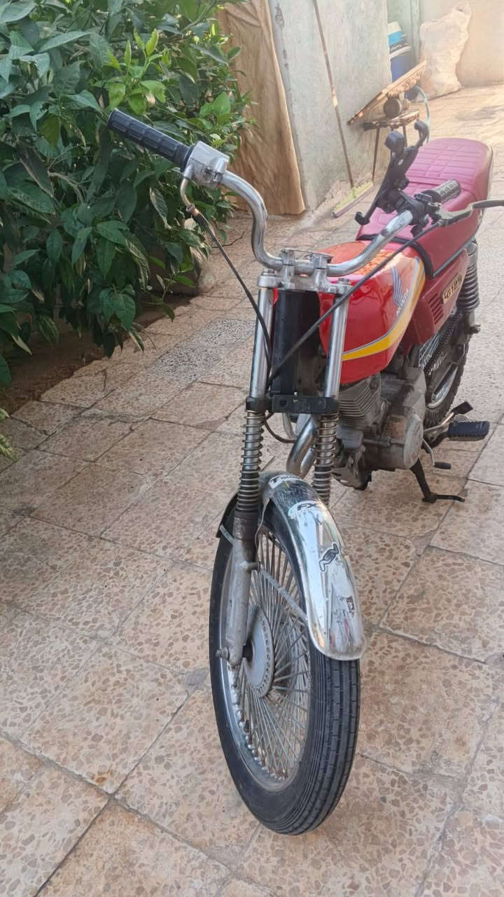 سلام عليكم شباب مطور للبيع مطور شرط نضيف توصل *********** بي وتساب سعرو 200 وبي مجال
