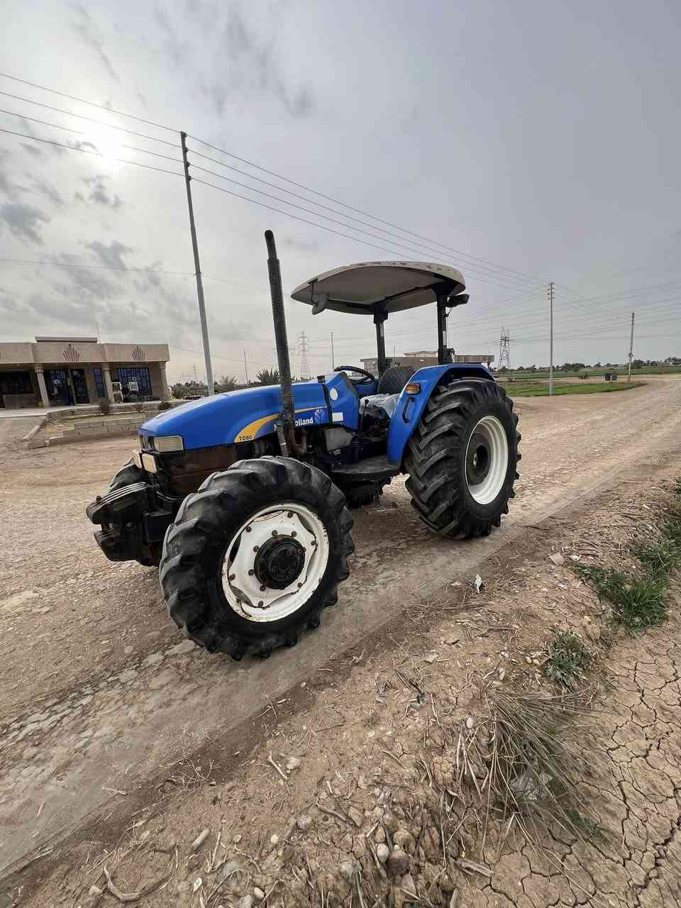 اسلام عليكم نيوهولندللبيع موديل 14 المكينه نضيفه مال جناي تخم تايركيرمحرك كفاله رقم ديالى عنوان بغداد ***********
