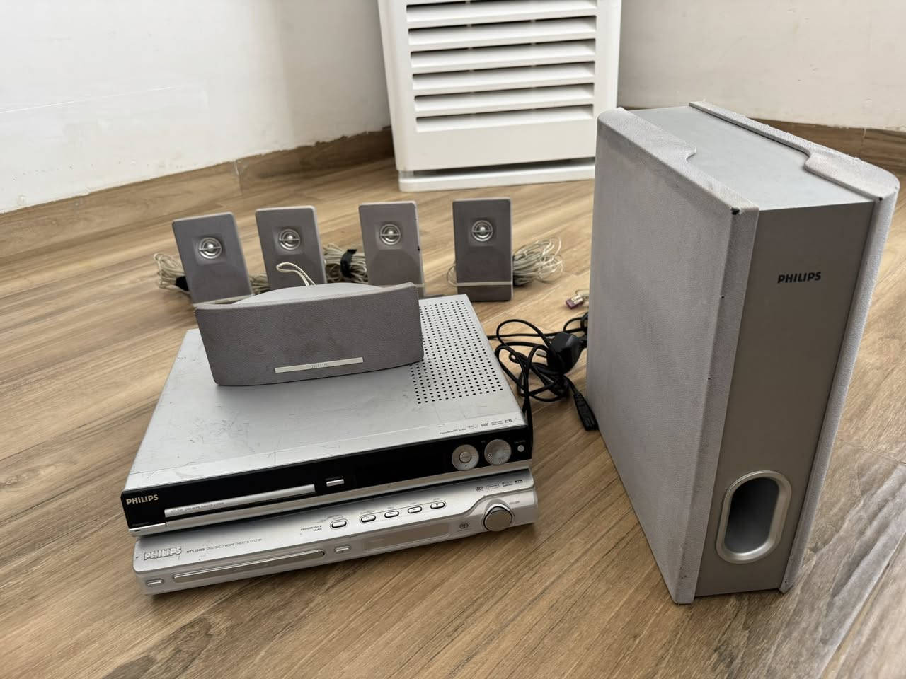 السلام عليكم. جهاز فليبس مسرحي للبيع. السعر ٥٠ الف.  ***********
