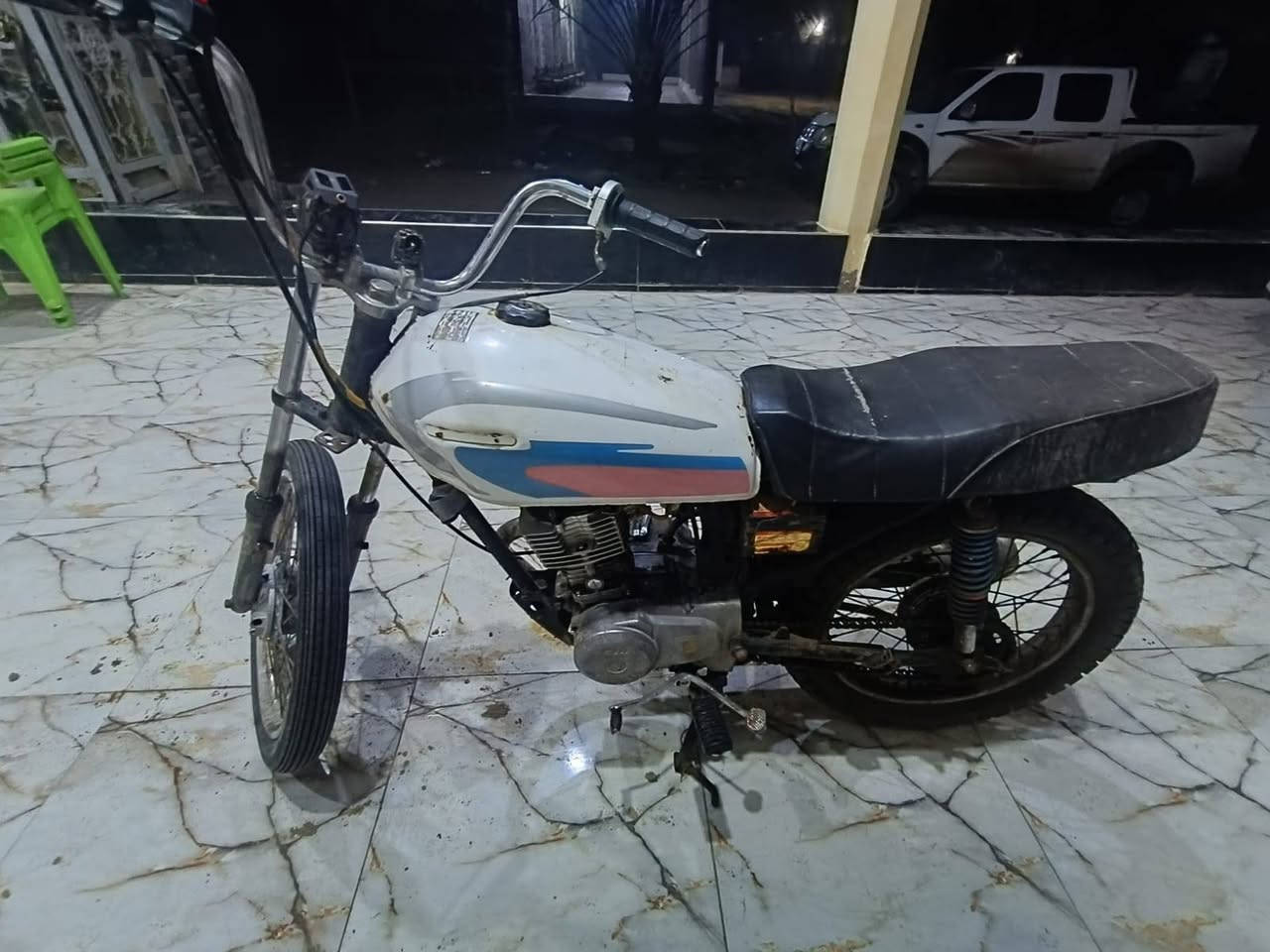 سلام عليكم اخوان دراجه للبيع كلك كلك كلك دراجه اتكفلك من سرقه والعشاير دراجه شرط هندر واحد وين ماكان تروح بيهه بس تاير الوره بنجر فقط سعر دراجه 200 بيهه مجال قليل مكان سوق الشيوخ حي العسكري وهاذ رقم وات ساب وخاص مفتوح ***********
