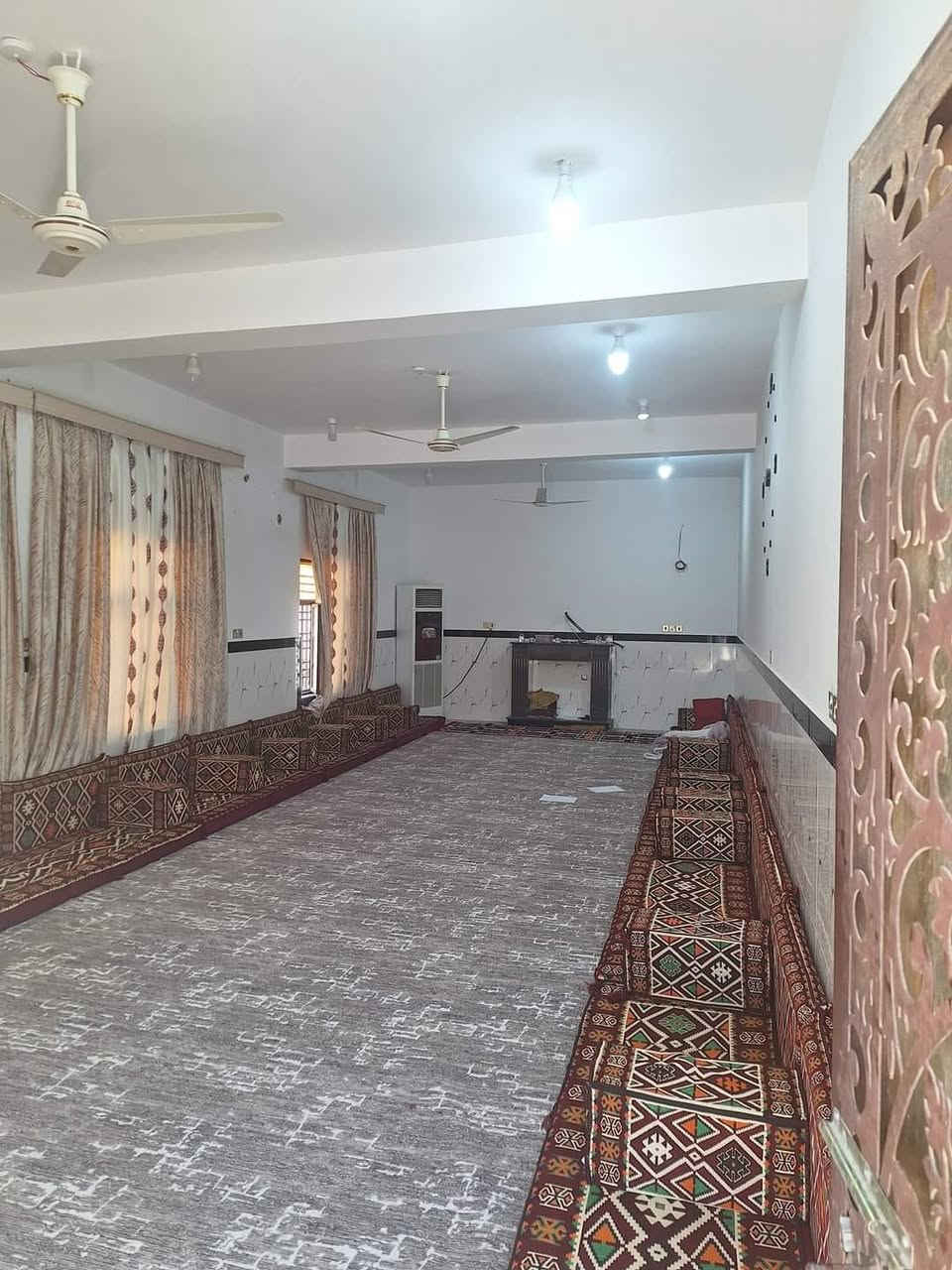 دار للبيع طابقين مع ديوان مساحه 340 متر بناء طابوك درجه اولى 200متر عن شط العرب  مكان مميز جداا يتكون 6غرف منام مع صالات مطبخ استقبال مجموعة صحيات طابو صرف زراعي ملاك عراقي قضاء شط العرب نهر حسن مقابيل شط العرب للاستفسار واتساب ***********
