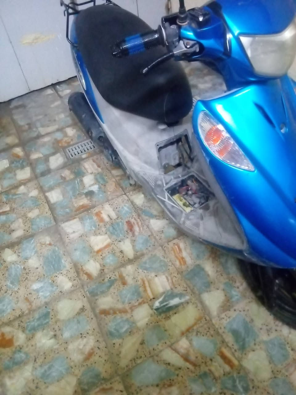 السلام عليكم دراجه ادرس للبيع شراء يخابرني سعر 300 بيه مجال رقمي للتواصل ***********مكان مدينة الصدر
