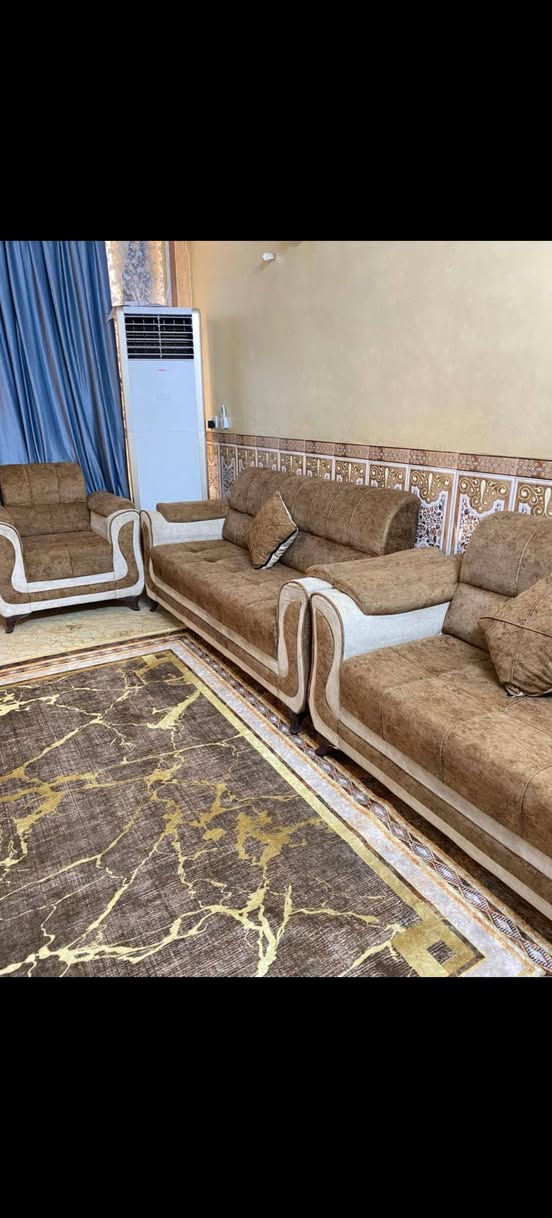 السلام عليكم متوفر تخم عشر مقاعد نظيف جدا مصارله هواي من مشتريته البيع بسبب ضيق المكان للاستفسار خاص او *********** متواجد واتساب مكانه الكياره مقابيل السوك
