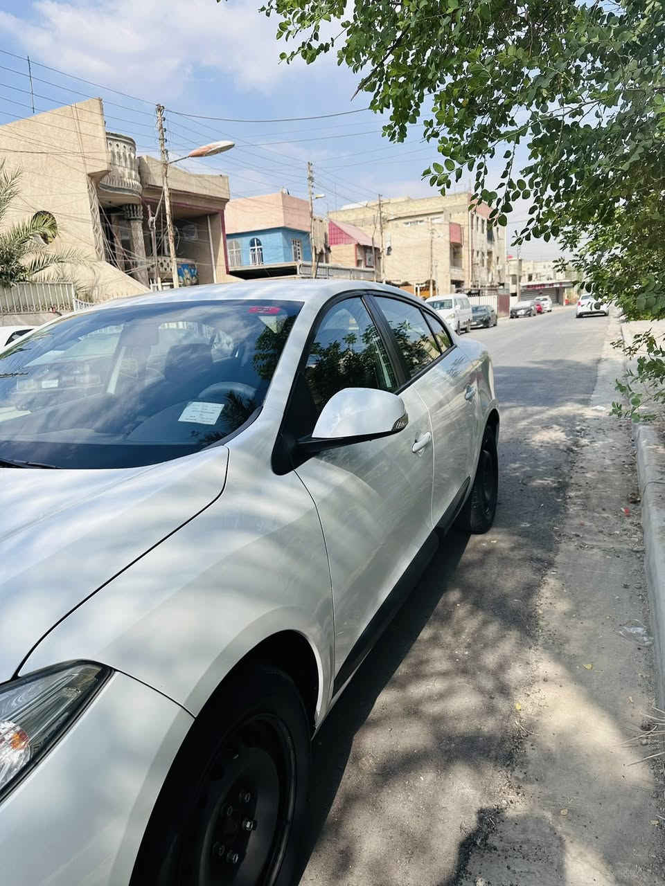 سلام عليكم 
للبيع رينو فلوانس موديل 2016
ماشيه 64 حقيقي سياره جديده جدا
تثبيت سرعه 
اشاير بالمري 
جام 4 اوتو
شاشه عمل اصلي 
ويها 2 سويج ريموت اصلي 
بيها صبغ على كد أربع أصابع بهلال جاملغ خلفي صبغ درجى أولى   وبيها بارد باب الصدر شي قليل 
رقم بغداد انكليزي هزه جديده سنويه لغايه سنه 29  مكان سياره بغداد تحويل ثاني يوم 
السعر 75 ورقه وبيها مجال قليل
***********
