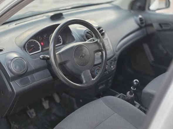 ئەڤیۆ 2009 
مەکینە گەورەی گێڕ عادی
بێ مەسرەف
چوار تایەی تازە
تەقەو ڕەقەی نیە
پێنج پارچە بۆیاخ
یەک قرچی بچوکی هەیە
سەنەوی بەسەرچوە
بەناوی خۆمانە

سیعر((  49 گەڵا کۆتای 

شوێن هەڵەبجەی شەهید

*********** حلبجة
