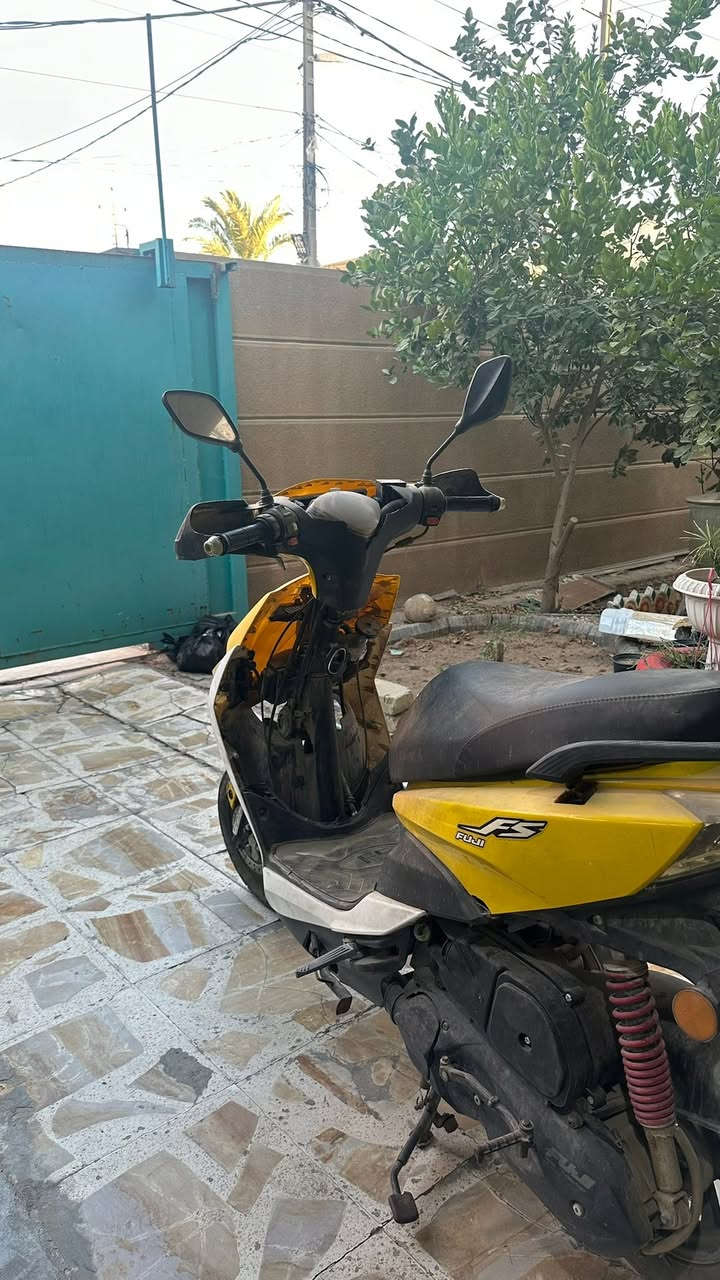 دراجة FS للبيع محرك ما مفتوح بس الكفرات تعبانه باتري حابط بس تشحنه يشتغل السعر200الف مكاني حي نزال رقم الهاتف ***********
