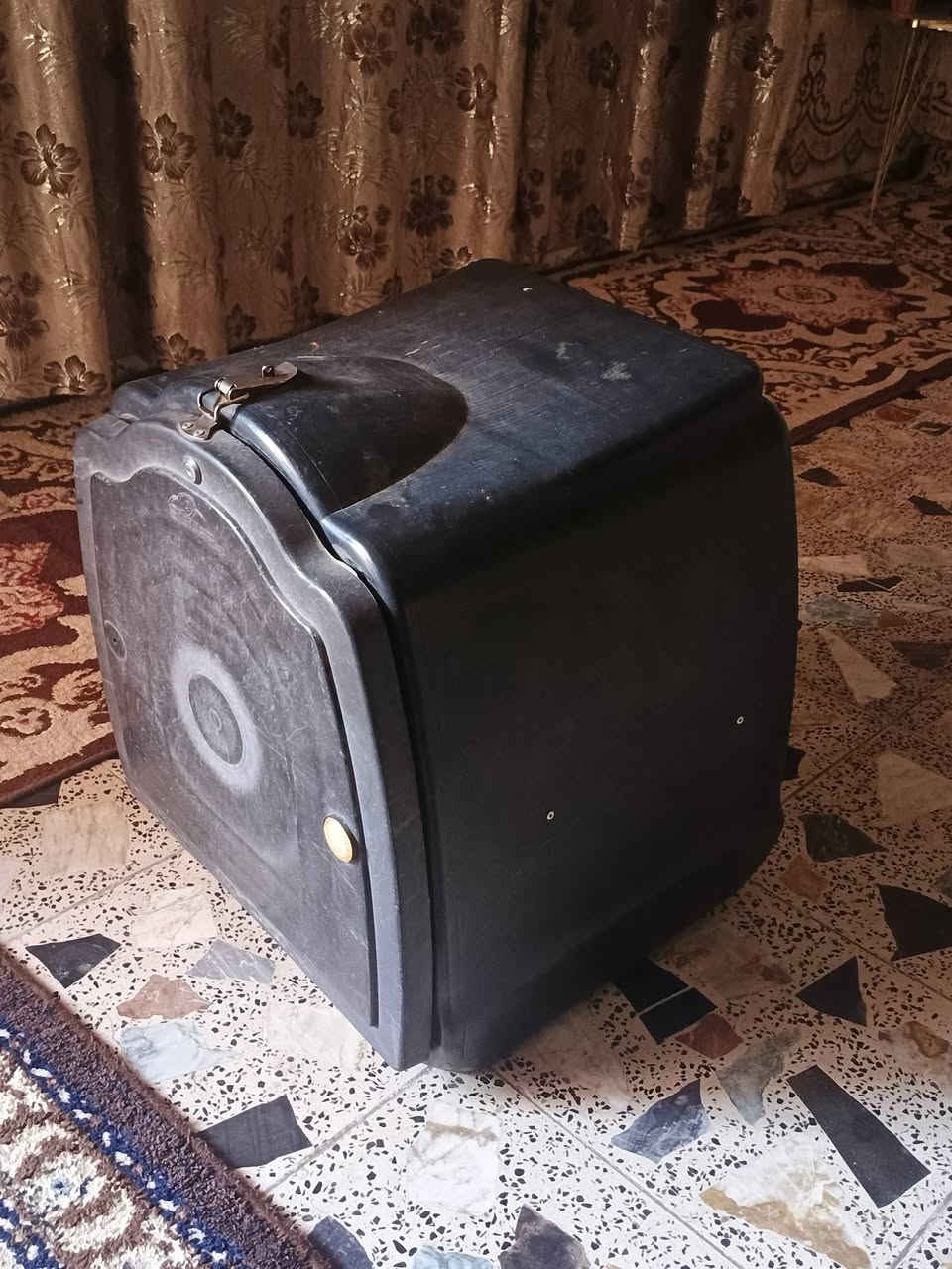 صندوق نضيف للبيع ب40الف وبي مجال المكان حي البتول ‏‪***********‬‏
