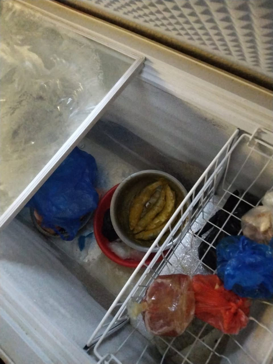 غراض للبيع مكان ناصريه ناحيه زدناويه الرقم ***********
