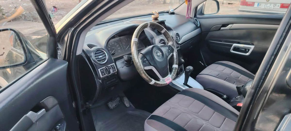 السلام عليكم اوبل انتارا للبيع 2009 مصبوغه حزام كفاله من الضربه سنويه مامنتهيه بيهة مشكله بالكير ماعرف شنو عطلها محور مكينه كامري مكانهة البصره التنومه ب65 وبيهة مجال 
*********** البصرة, العراق
