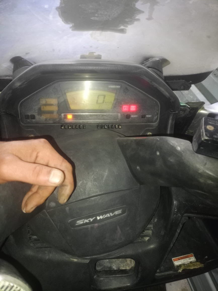 دراجة سكاي وايف 650 الدراجة متروكة فترة ادير سلف بس ما تشتغل كلولي لان ما بيهة دهن ابيع كوم حديد للتفاصيل واتساب ***********
