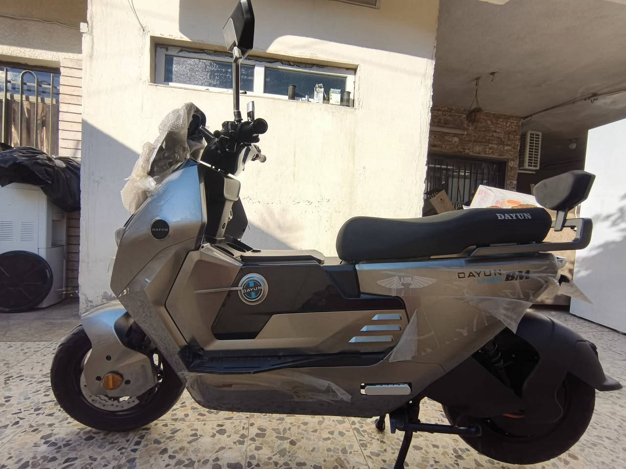 السلام عليكم..... اخي أقرأ تفاصيل الدراجه وشوف. واتصل حياك الله
DAYUn

دراجه وكاله

بطاريه ليثيوم

...50...

امبير ... السرعه ...98 ..... .... تقطع

بل شحنه

مسافه اكثر من 70 كيلو ..

الواحده ... نظام ...APS... أمامي

خلفي .. مخرج ،،_USP اطارات أمامي خلفي جوبلس... دسك

أمامي خلفي .. بصمتين.... سويجين.... الدراجه جديده نظافه %100 .. مكفوله ... وضع وكاله عدد التحويلات .....R1 R2 R3 شلعه بطناش وشرط الفحص والأيقاف الذاتي عند امتلاء البطاريه.... دراجه بعدها داخل ضمان دراجه صار لها شهرين عندي
دراجه ماخذها مليون و٧٠٠
السعر .. مليون و 500) بيه مجال .. مكاني بغداد الغزاليه

*********** الشراي يتصل متوفر وتساب أو لاتصال على الرقم
