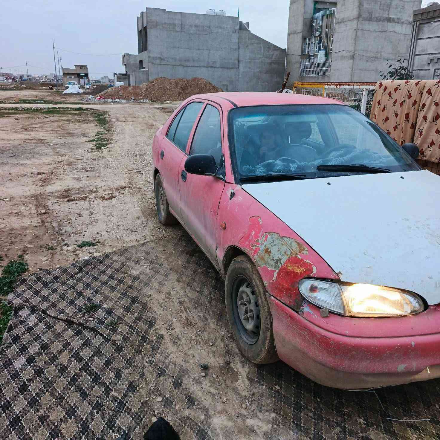 هونداي اكسنت ١٩٩٥ المحرك والكير شرط الهيكل ينرلدلها صبغ وترتيب  كير عادي مكان السيارة موصل برطلة السعر ١٠ ورقة ***********
